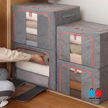 CUTIE DE DEPOZITARE PLIABILĂ, CU FERMOAR, DIFERITE CAPACITATI, MATERIAL TEXTIL, DIMENSIUNI 60X42X40 CM, CADRU METALIC, SUPORT BAZĂ STABIL DIN PLASTIC, CULOARE GRI, ECHIPATĂ CU DOUĂ FERESTRE.